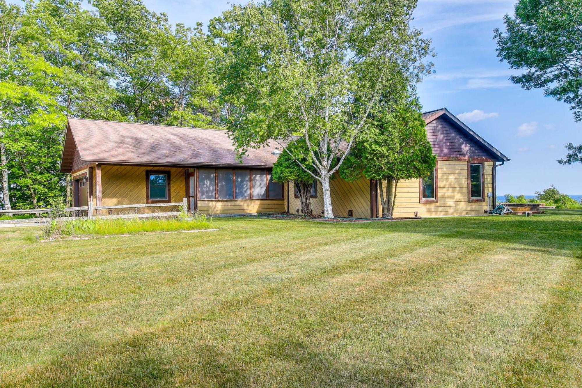 Idyllic Sturgeon Bay Cabin With Fire Pit And View Villa Exterior photo